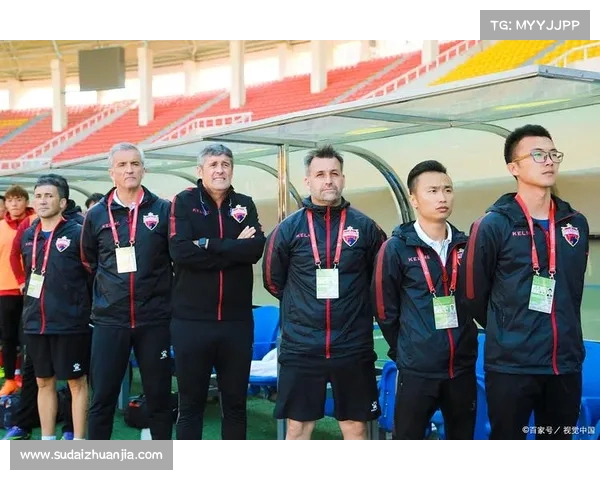 新加坡门将桑尼抵达上海备战新赛季与球队气氛热烈相遇